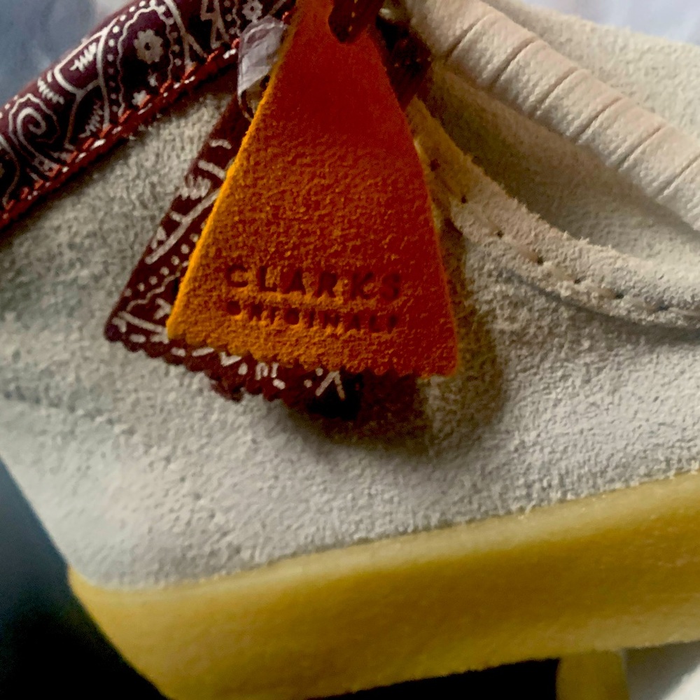 🔥BRAND NEW CLARKS